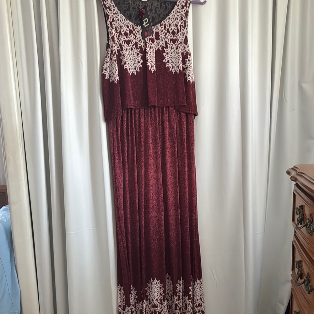 Elegant Burgundy Lace Maxi Dress